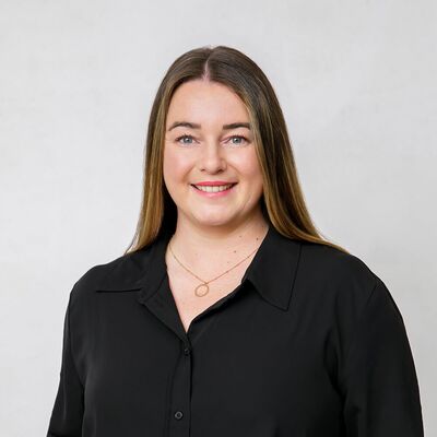 Verena Kastenberg (Betriebsleiterin der Pott Brüniertechnik GmbH)